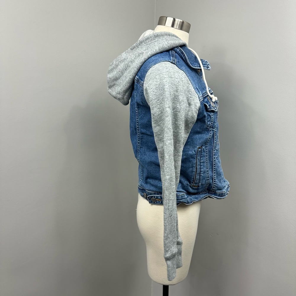 Levi’s Denim Jacket - Picture 8 of 12